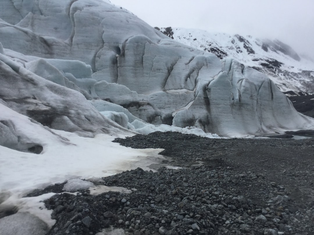 Dreaming of Glaciers: Unlocking the Frozen Depths of Your Psyche