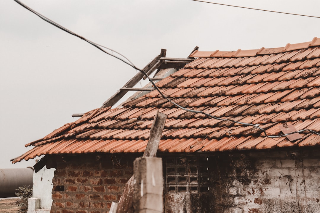 Unlocking the Secrets of Your Past: Dreaming of an Old House